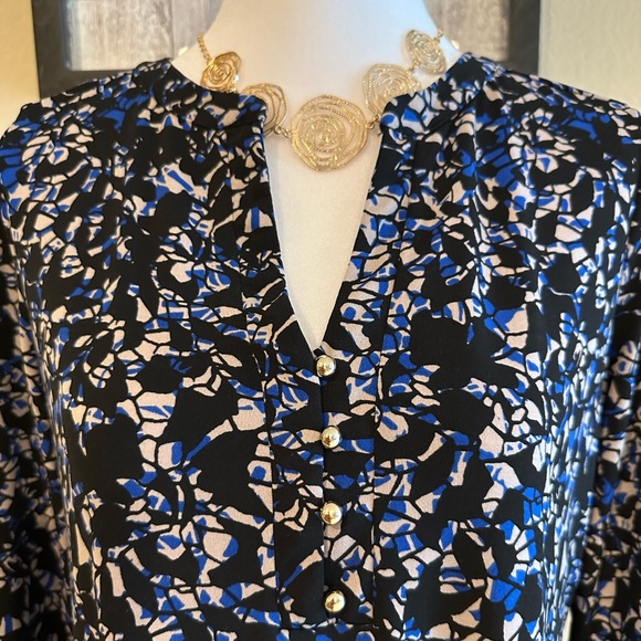 Dana Buchman Women’s Blue/Black/White V-Neck, Geometric Blouse - Size S - Picture 4 of 10